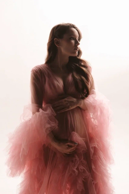 Заказать фотосессию для беременных в студии от Fashion Box в Волгограде
 – фото № 21