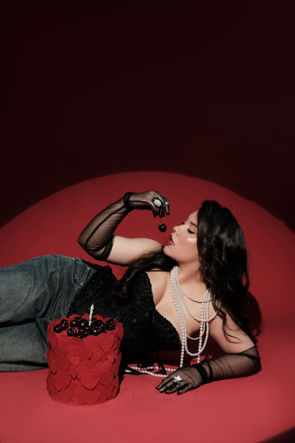 Заказать фотосессию для именинника в Волгограде в студии от Fashion Box

 – фото № 3