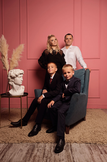 Заказать семейную фотосессию в студии с детьми в Волгограде от фотостудии Fashion Box

 – фото № 11