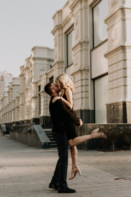 Заказать фотосессию Love Story в студии от сети фотостудий Fashion Box в Волгограде 

 – фото № 12