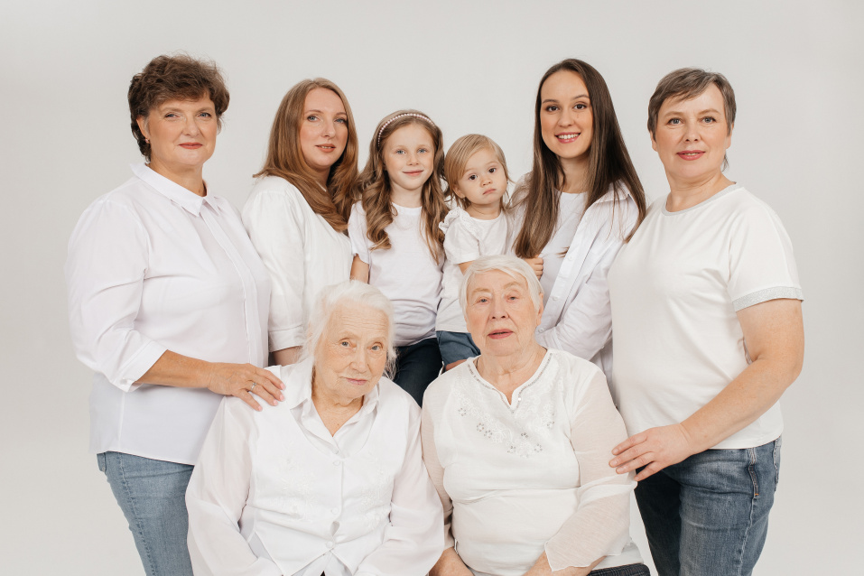 Заказать семейную фотосессию в студии с детьми в Волгограде от фотостудии Fashion Box

 – фото № 52