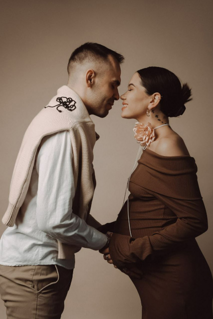 Заказать фотосессию для беременных в студии от Fashion Box в Волгограде
 – фото № 19