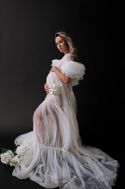 Заказать фотосессию для беременных в студии от Fashion Box в Волгограде
 – фото № 6