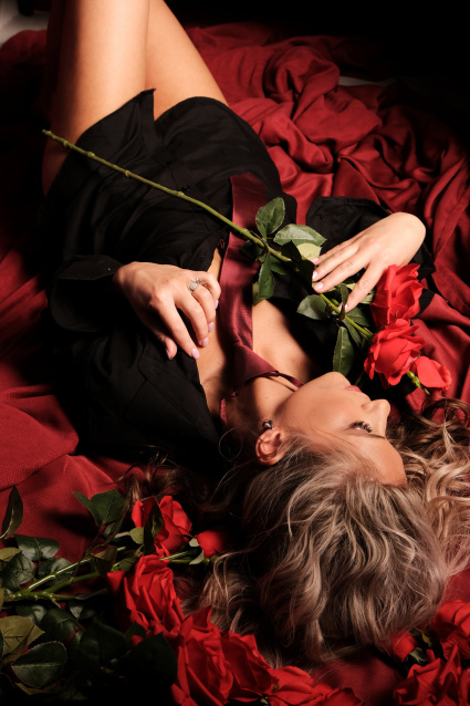 Заказать фотосессию в стиле Ню в 2-х образах в Волгограде от компании Fashion Box

 – фото № 9