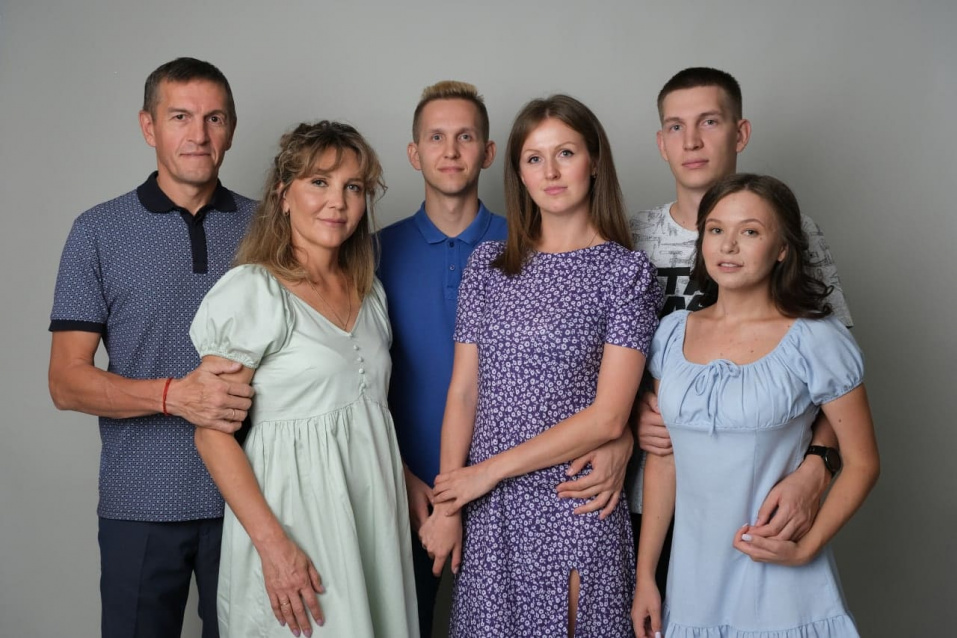 Заказать семейную фотосессию в студии с детьми в Волгограде от фотостудии Fashion Box

 – фото № 18