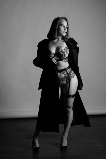 Заказать фотосессию в стиле Ню в 2-х образах в Волгограде от компании Fashion Box

 – фото № 11