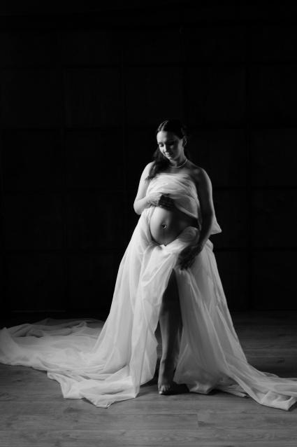 Заказать фотосессию для беременных в студии от Fashion Box в Волгограде
 – фото № 8