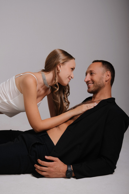 Заказать фотосессию Love Story в студии от сети фотостудий Fashion Box в Волгограде 

 – фото № 14