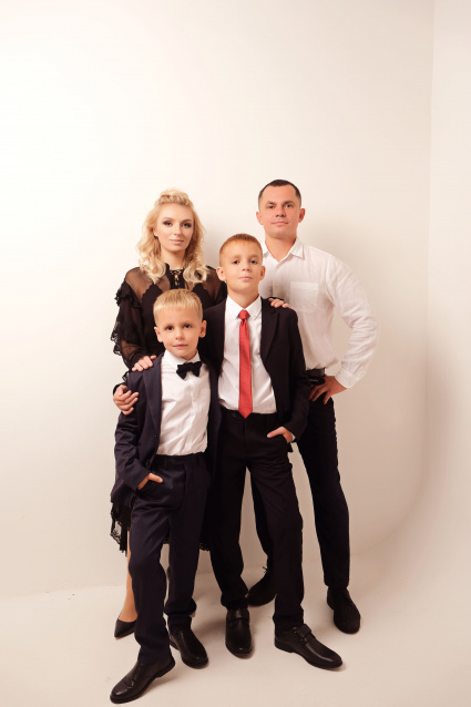 Заказать семейную фотосессию в студии с детьми в Волгограде от фотостудии Fashion Box

 – фото № 10