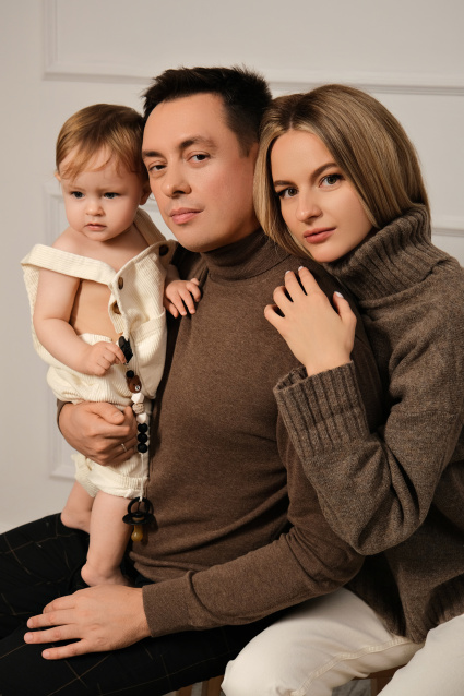 Заказать семейную фотосессию в студии с детьми в Волгограде от фотостудии Fashion Box

 – фото № 59