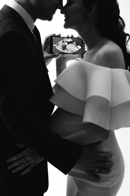 Заказать фотосессию для беременных в студии от Fashion Box в Волгограде
 – фото № 5