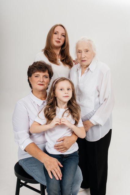 Заказать семейную фотосессию в студии с детьми в Волгограде от фотостудии Fashion Box

 – фото № 49