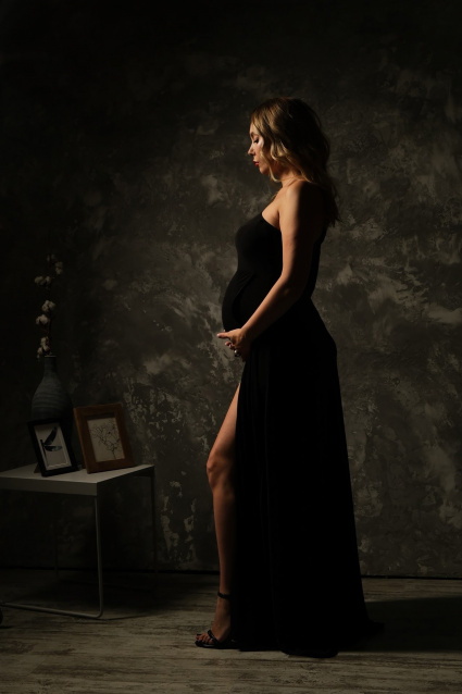 Заказать фотосессию для беременных в студии от Fashion Box в Волгограде
 – фото № 10