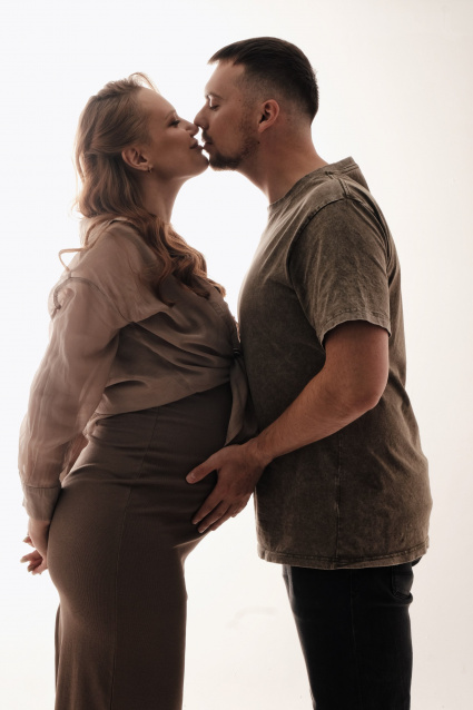 Заказать фотосессию для беременных в студии от Fashion Box в Волгограде
 – фото № 15