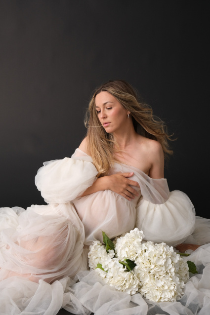 Заказать фотосессию для беременных в студии от Fashion Box в Волгограде
 – фото № 13