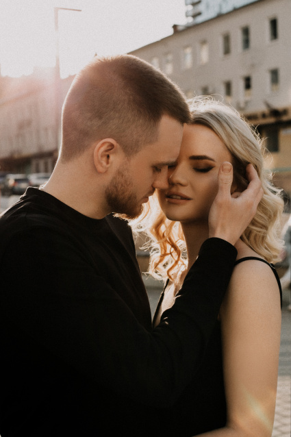 Заказать фотосессию Love Story в студии от сети фотостудий Fashion Box в Волгограде 

 – фото № 10