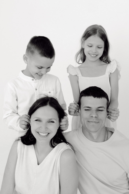 Заказать семейную фотосессию в студии с детьми в Волгограде от фотостудии Fashion Box

 – фото № 8