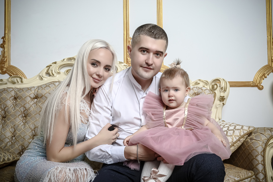 Заказать семейную фотосессию в студии с детьми в Волгограде от фотостудии Fashion Box

 – фото № 37