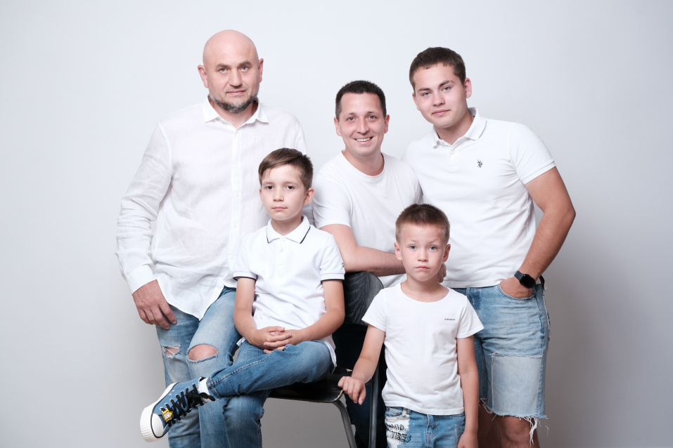 Заказать семейную фотосессию в студии с детьми в Волгограде от фотостудии Fashion Box

 – фото № 42