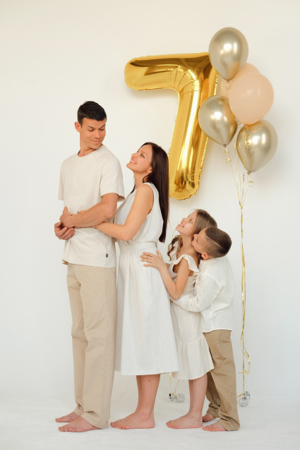 Заказать семейную фотосессию в студии с детьми в Волгограде от фотостудии Fashion Box

 – фото № 5