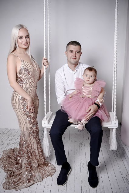 Заказать семейную фотосессию в студии с детьми в Волгограде от фотостудии Fashion Box

 – фото № 36