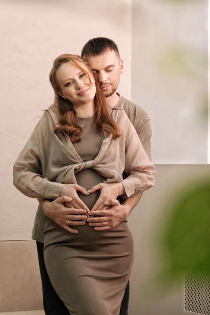 Заказать фотосессию для беременных в студии от Fashion Box в Волгограде
 – фото № 4