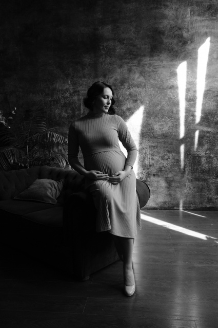 Заказать фотосессию для беременных в студии от Fashion Box в Волгограде
 – фото № 31