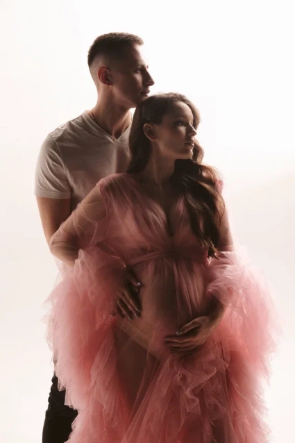 Заказать фотосессию для беременных в студии от Fashion Box в Волгограде
 – фото № 20