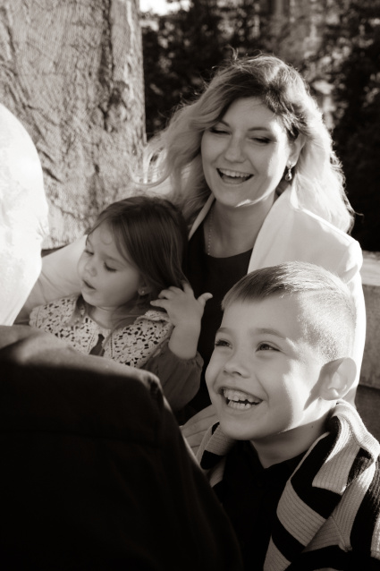 Заказать семейную фотосессию в студии с детьми в Волгограде от фотостудии Fashion Box

 – фото № 6