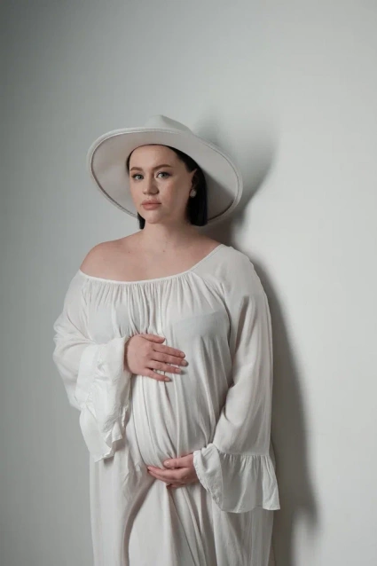 Заказать фотосессию для беременных в студии от Fashion Box в Волгограде
 – фото № 8