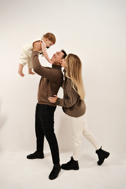 Заказать семейную фотосессию в студии с детьми в Волгограде от фотостудии Fashion Box

 – фото № 58