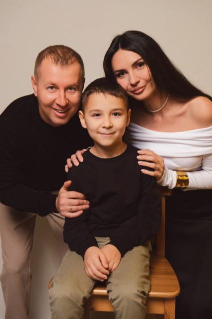 Заказать семейную фотосессию в студии с детьми в Волгограде от фотостудии Fashion Box

 – фото № 20